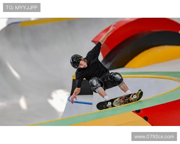 成都攀岩队在滑板精英赛中的灵活性表现引发热议与关注