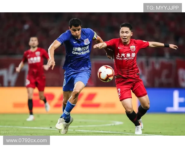 今天上港与申花激战正酣谁将赢得这场上海德比的荣耀与自豪