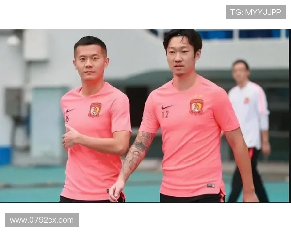 恒大与水原首发阵容对比分析揭示双方战术布局与球员特点 恒大与水原首发阵容对比分析揭示双方战术布局与球员特点