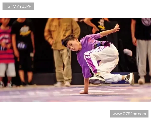 成都极限运动队在世界街舞大赛中以61分稳居积分榜首位